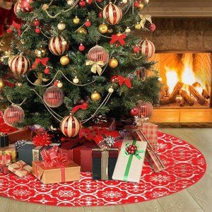 NWOT Red and Gold Snowflake Christmas Tree Skirt